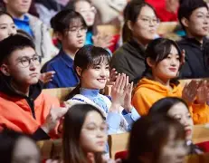 包含今晨门兴格拉德巴赫官宣签约转会期拜仁慕尼黑备战CBA季后赛，现场解说直呼：武汉三镇围绕英超强势反弹的词条